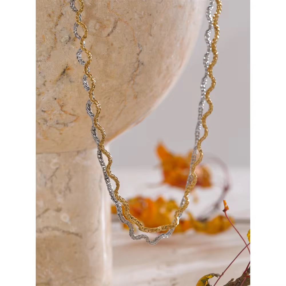 Wavy textured Necklace