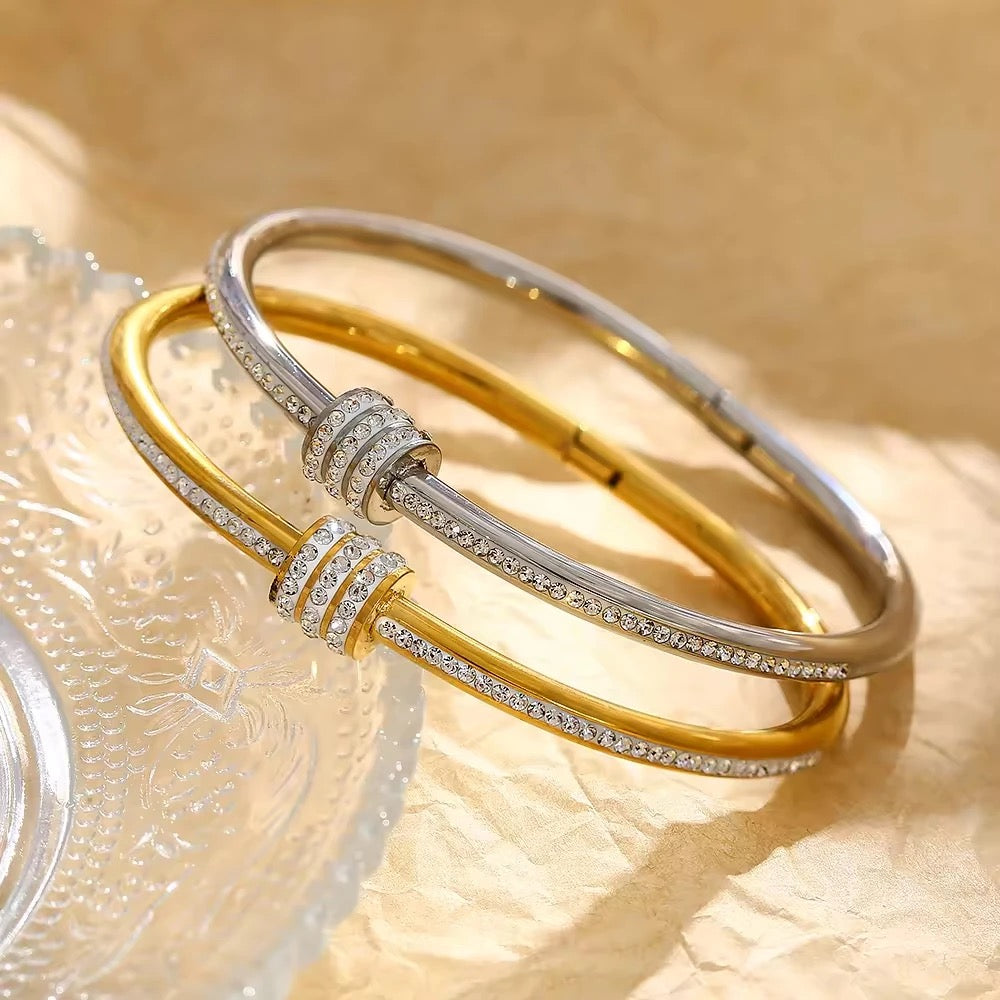 Vise Bangle