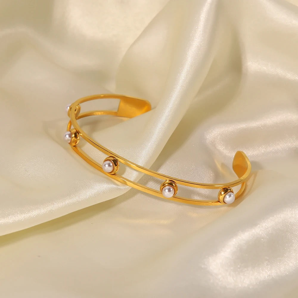 Mars Pearl Bangle