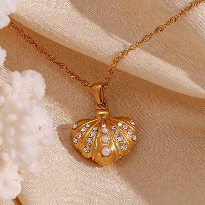 Gold Shell Pearl Necklace