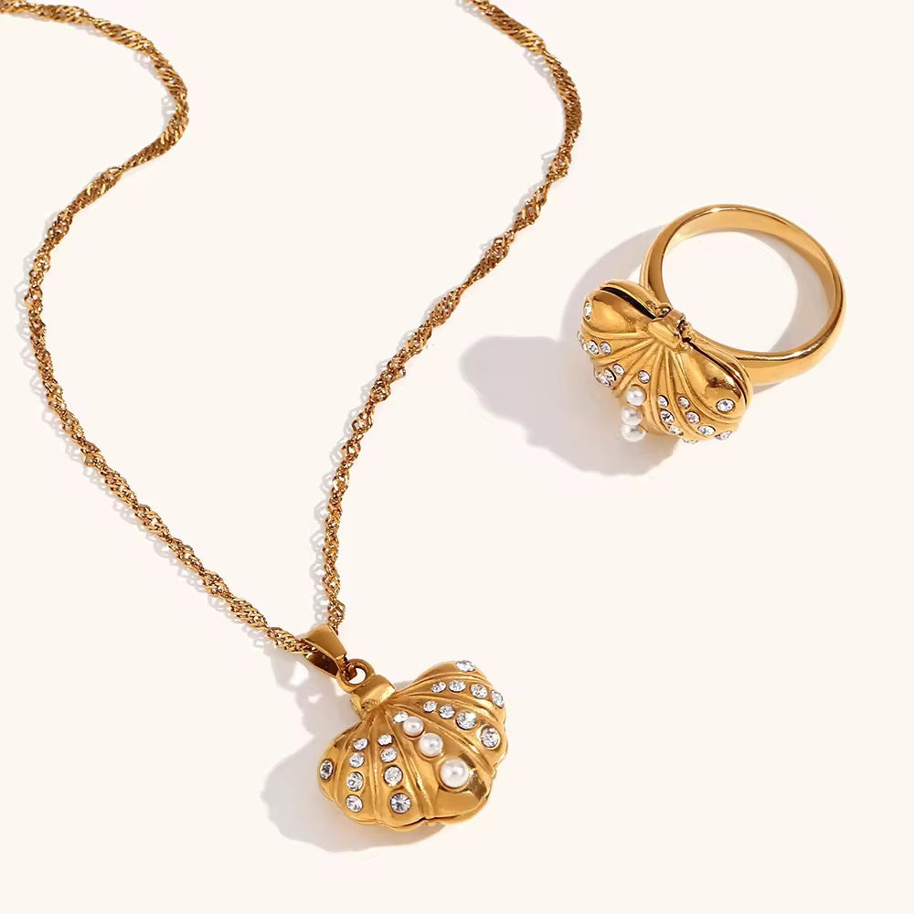 Gold Shell Pearl Necklace