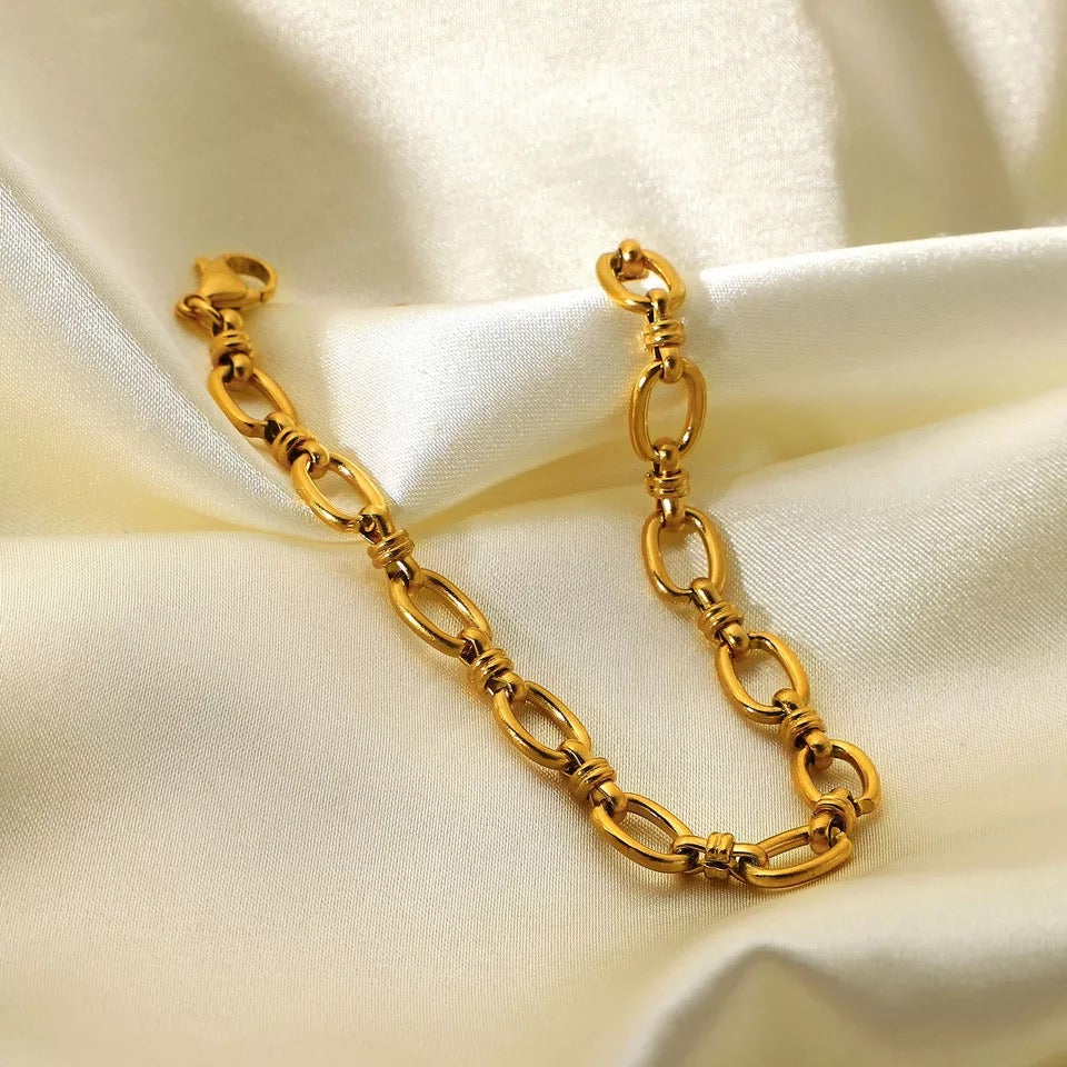 Oval linked bracelet