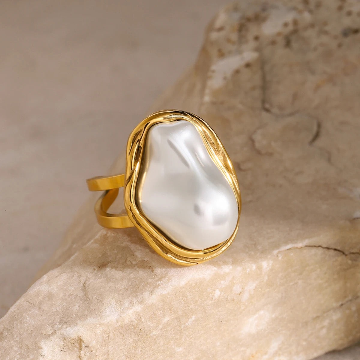 Lulu Pearl Gold Ring