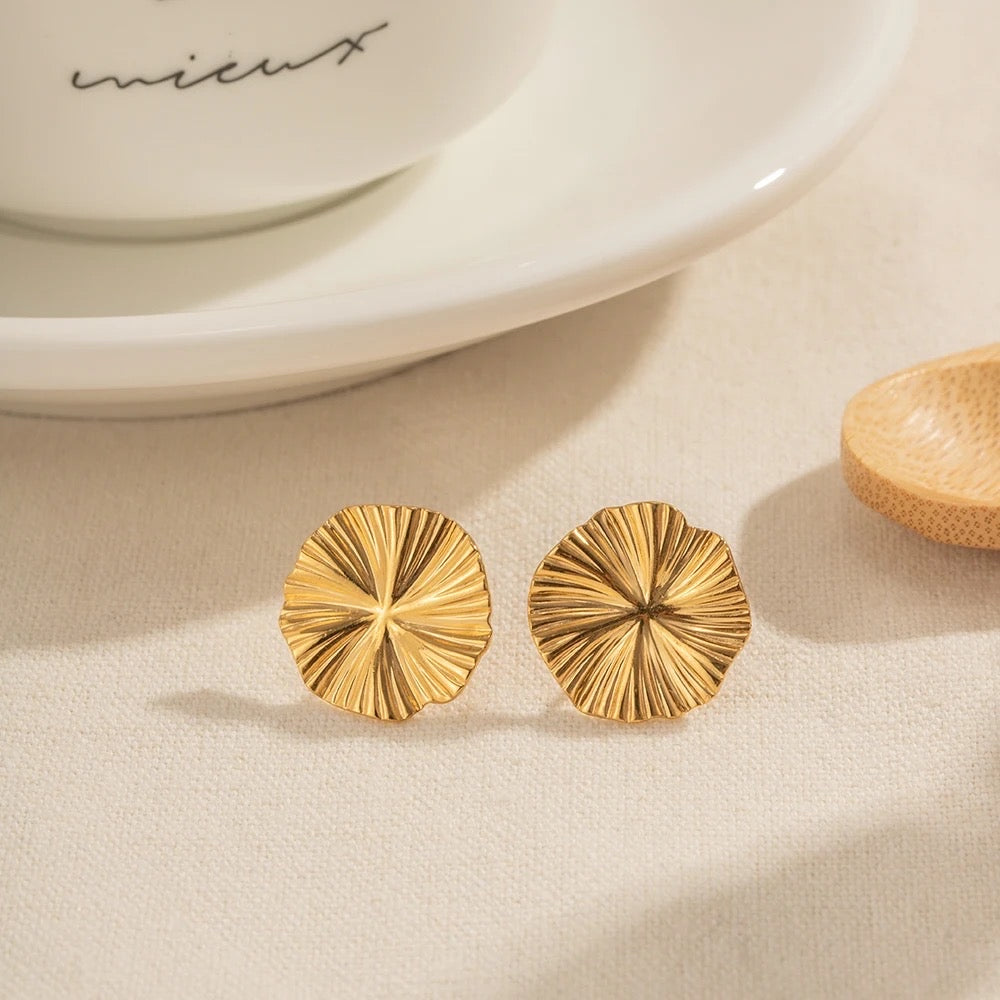 Wrinkle Gold Studs