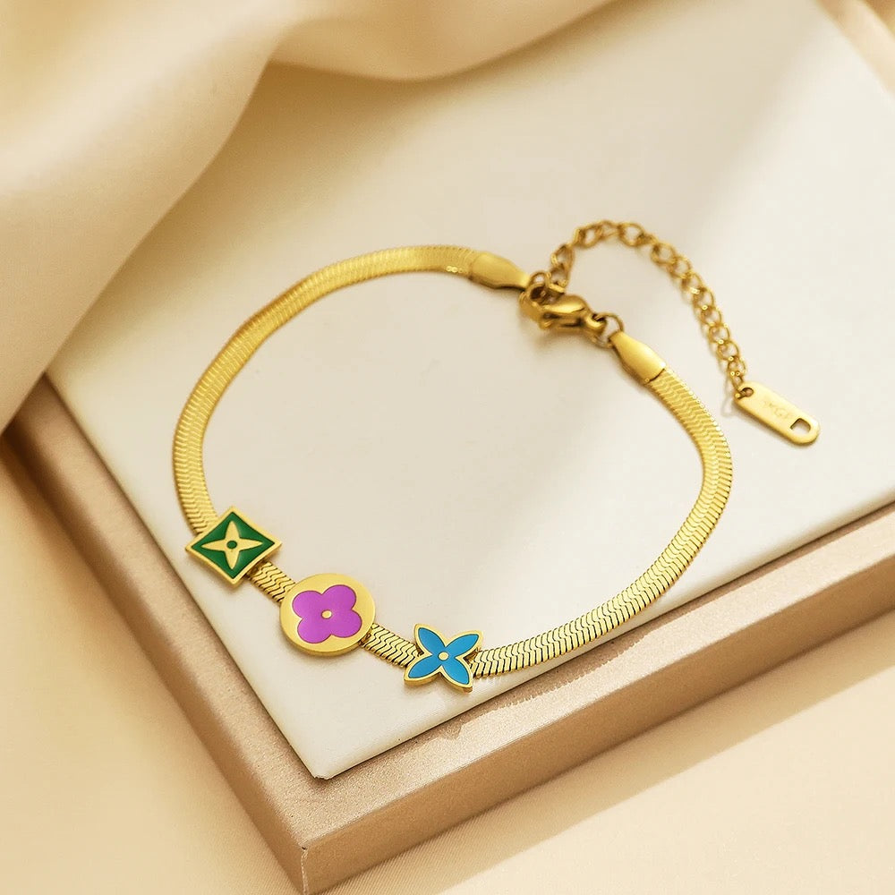 Jazzy Clover Snake Bracelet