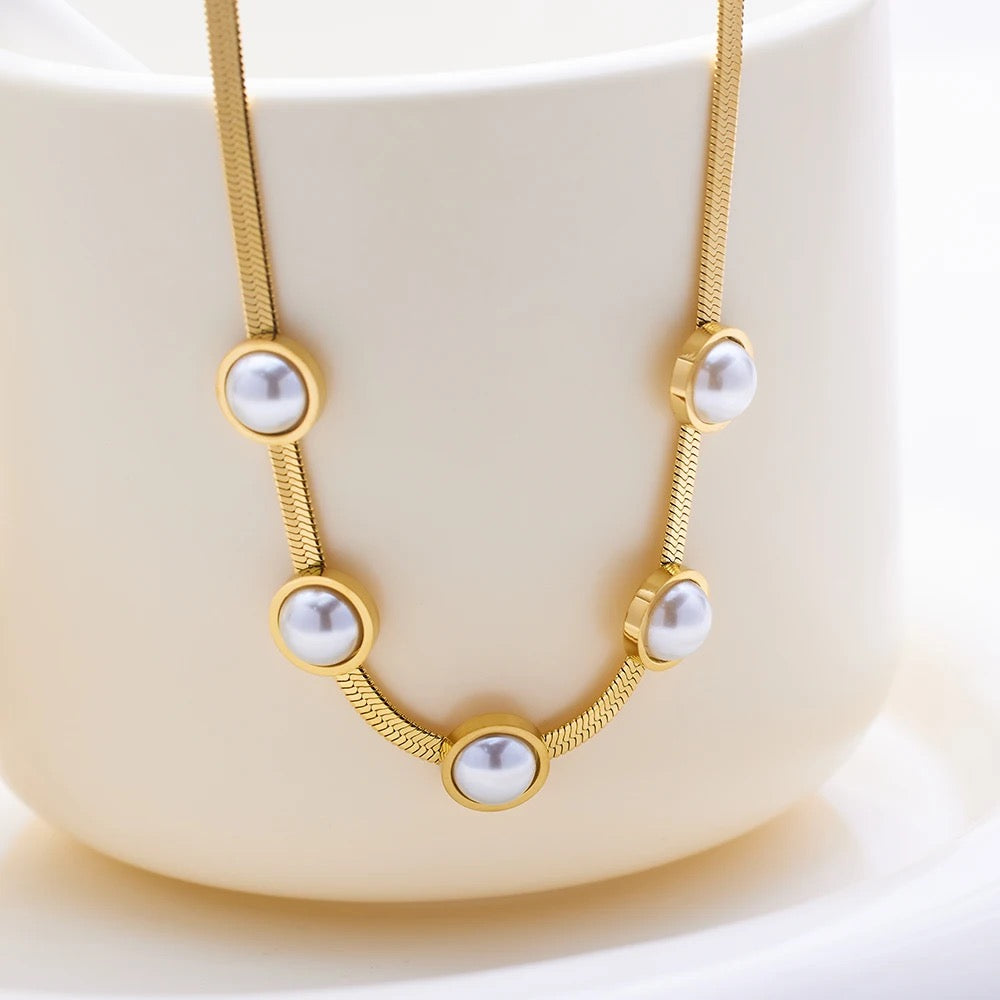 Round Pearl Snake Chain Necklace