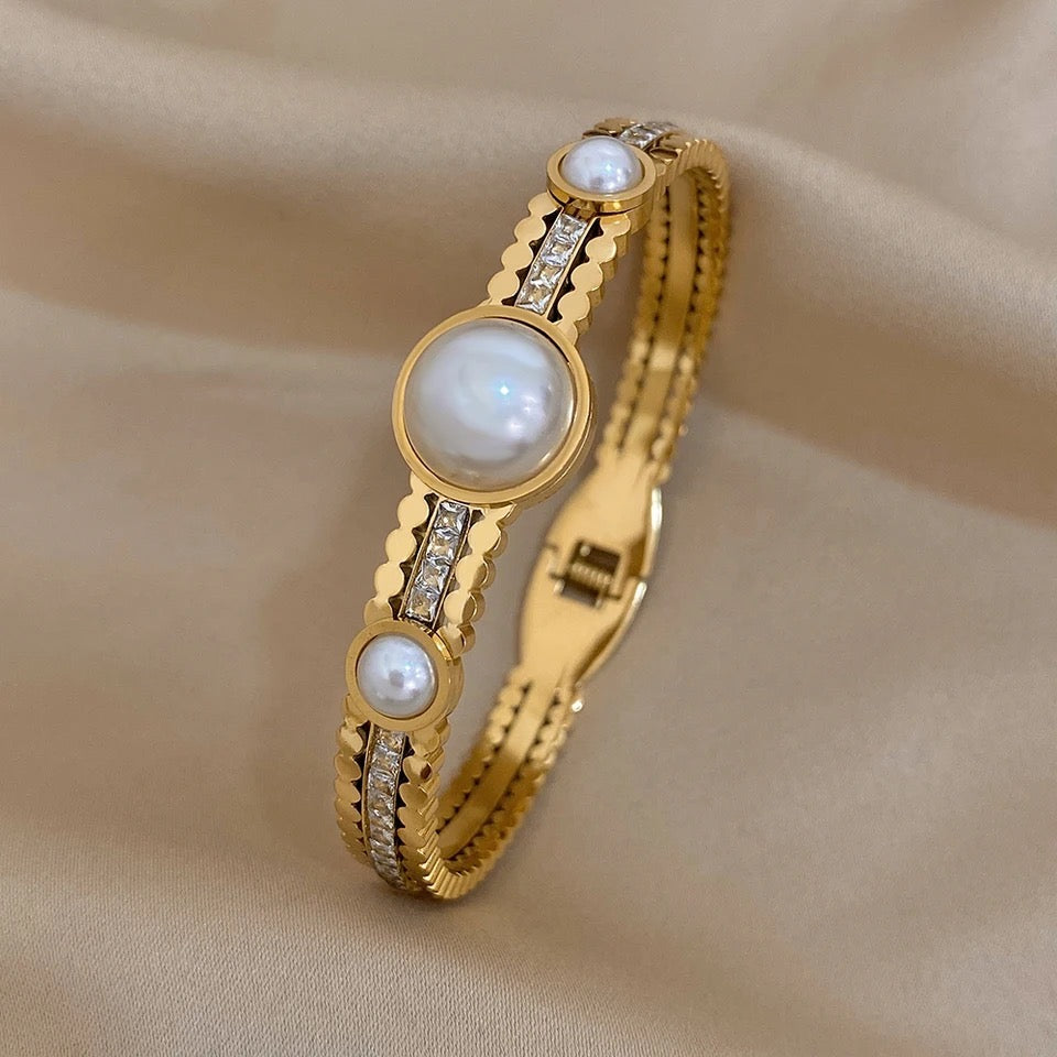 Round Pearl Bangle 51