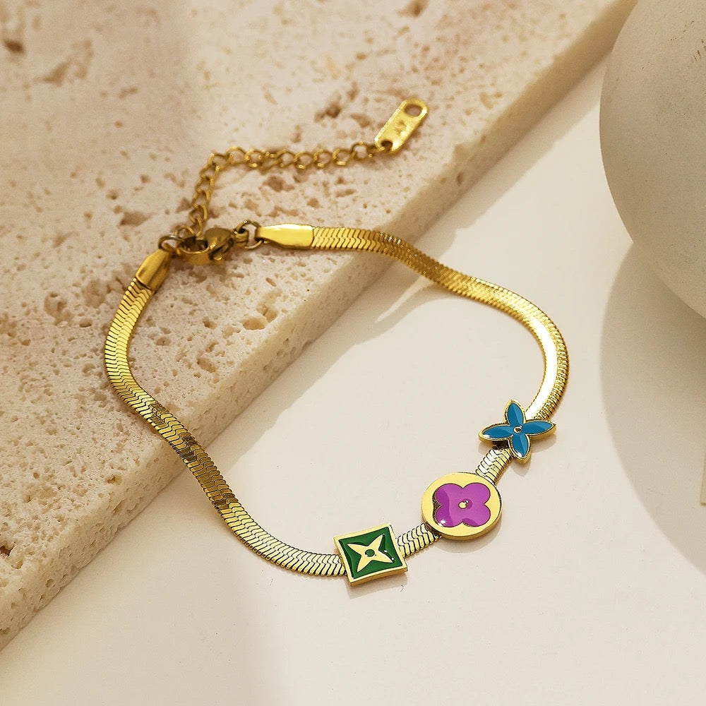 Jazzy Clover Snake Bracelet