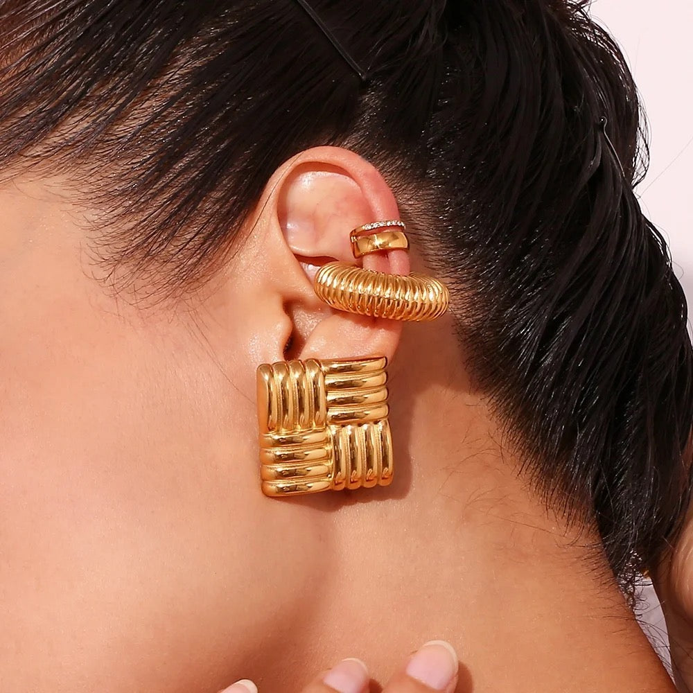 Square Oversized Lined Studs