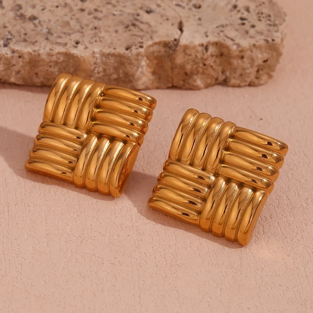 Square Oversized Lined Studs