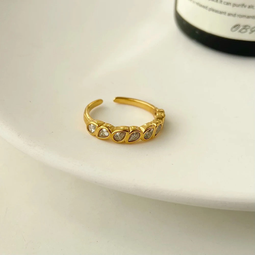 Mini pear Gold Ring