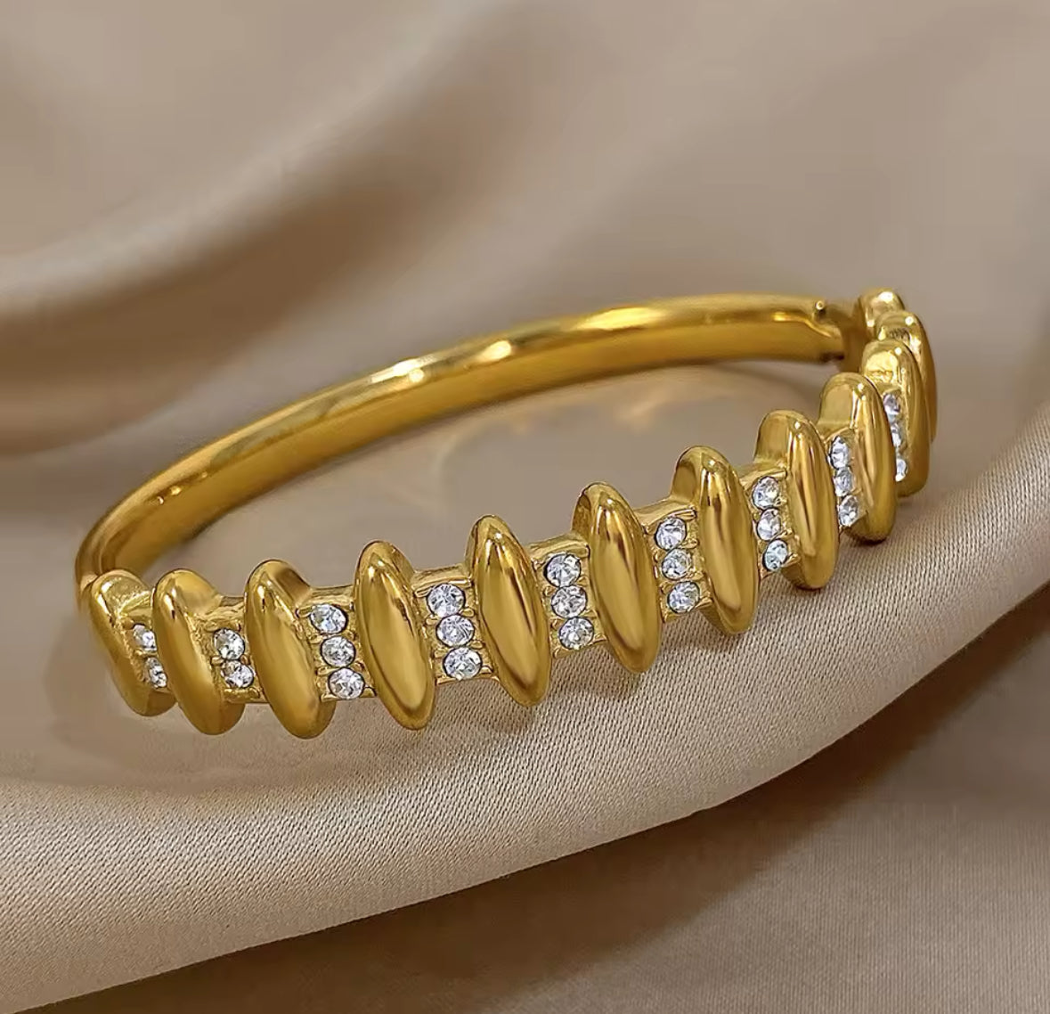 Zircon Claws Bangle