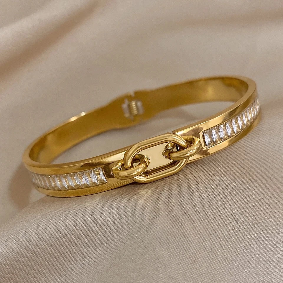 Buckle Gold Bangle A33