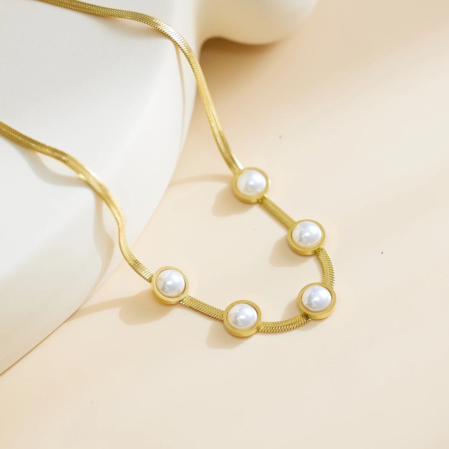 Round Pearl Snake Chain Necklace