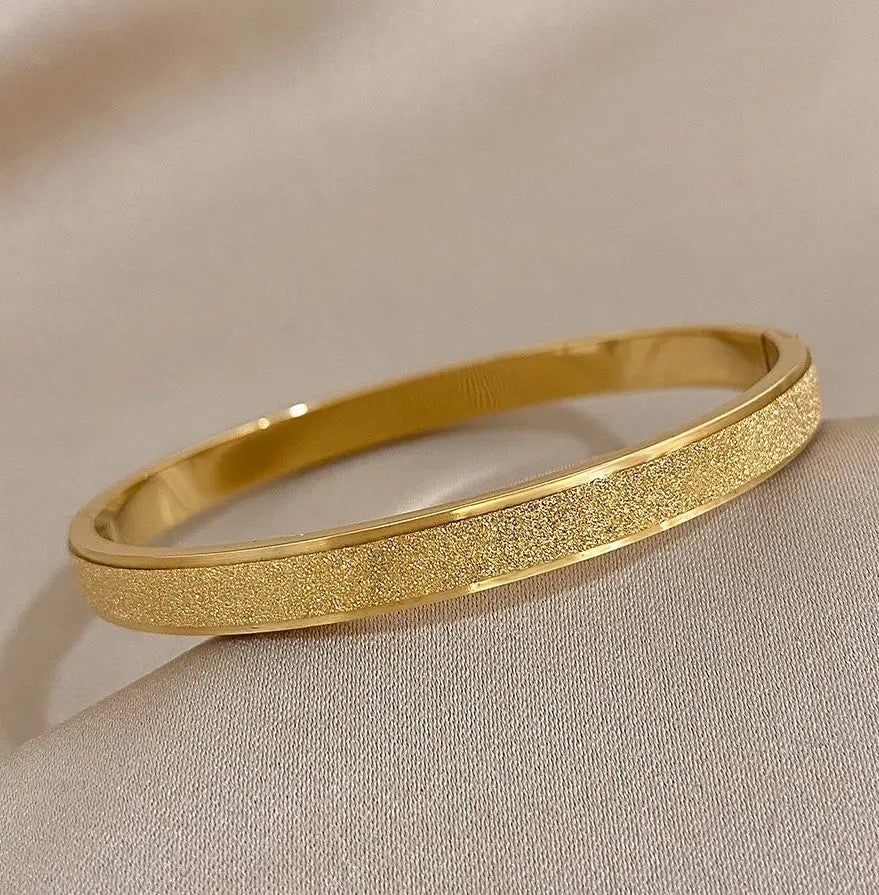 Plain Glitter Gold Bangle