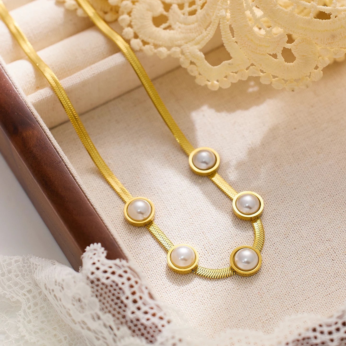 Round Pearl Snake Chain Necklace