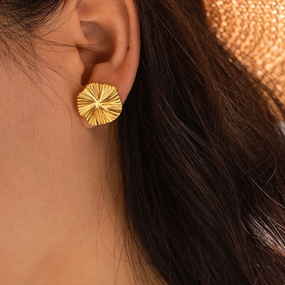 Wrinkle Gold Studs