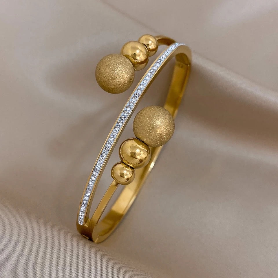 Frosted Gold Bangle A25