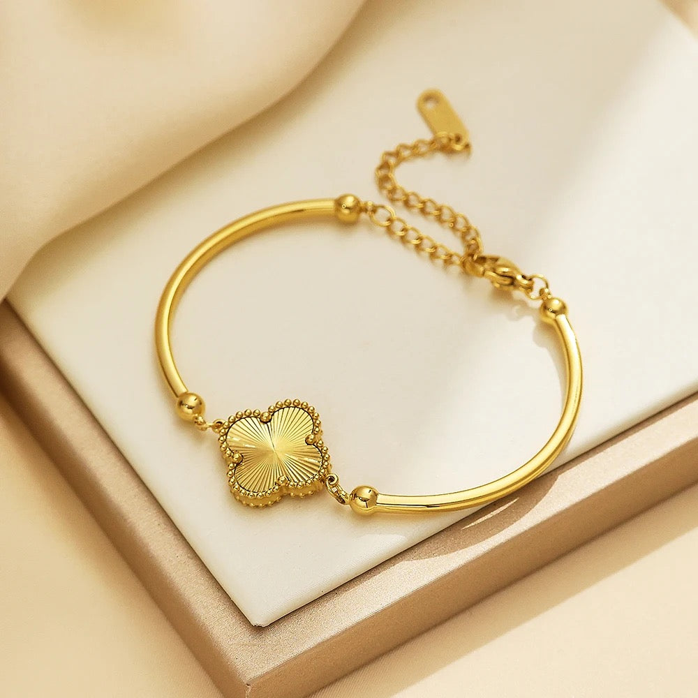 Single Clover Bangle