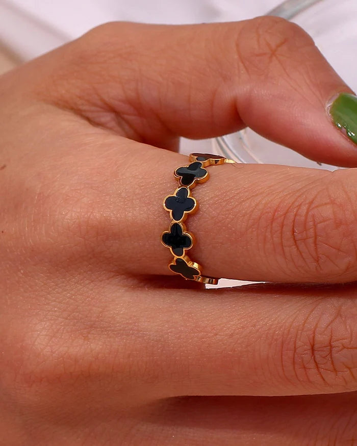 Black Mini Clover Ring