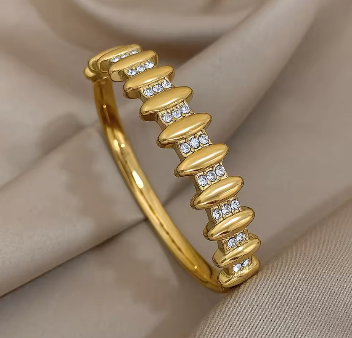 Zircon Claws Bangle