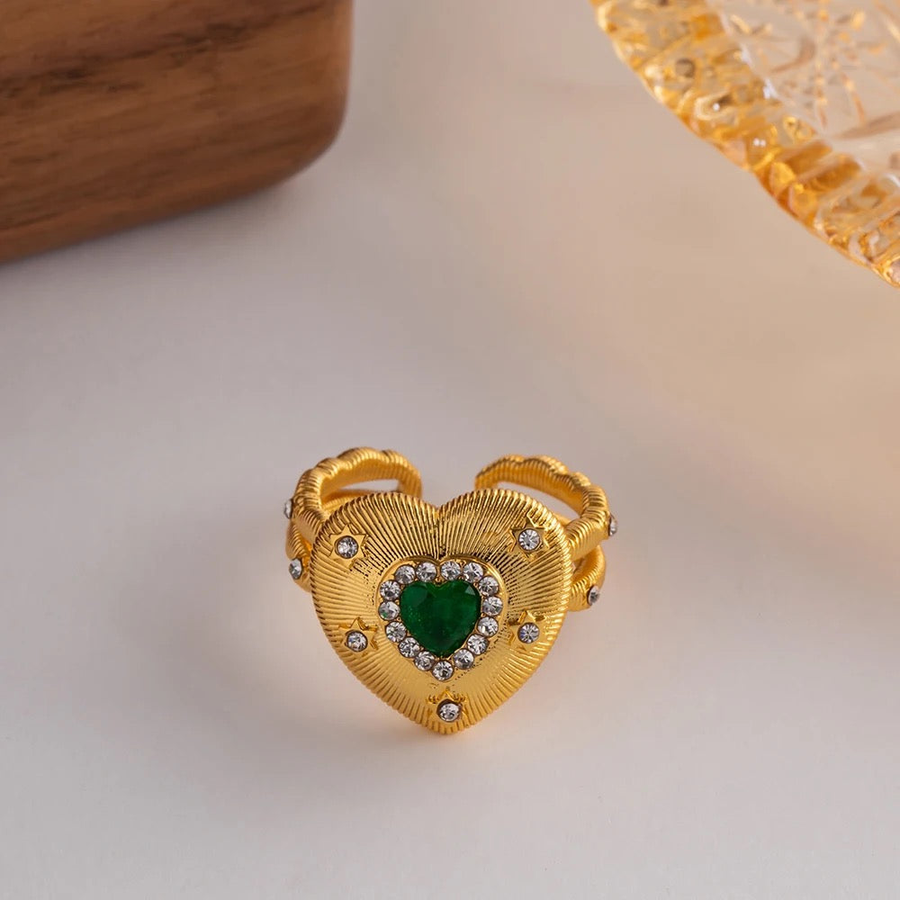 Emerald textured Heart Ring