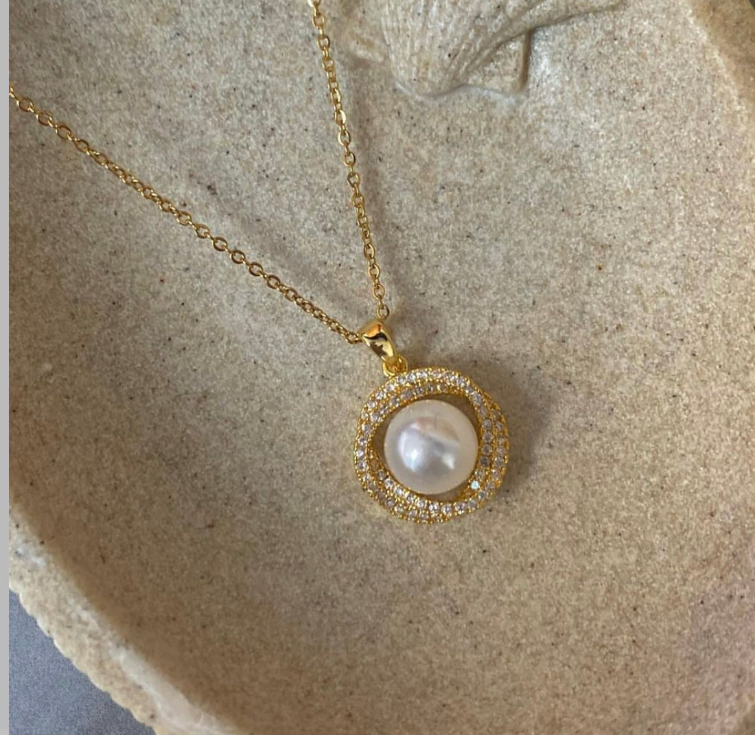 Gold Pearl Jewel Necklace