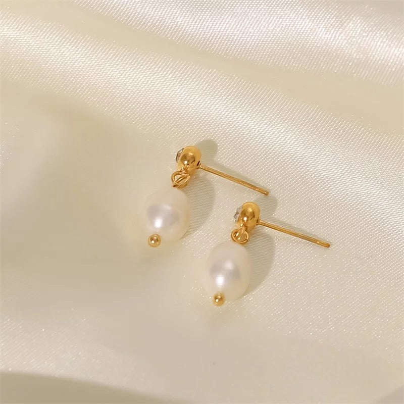 Felix Pearl Earrings