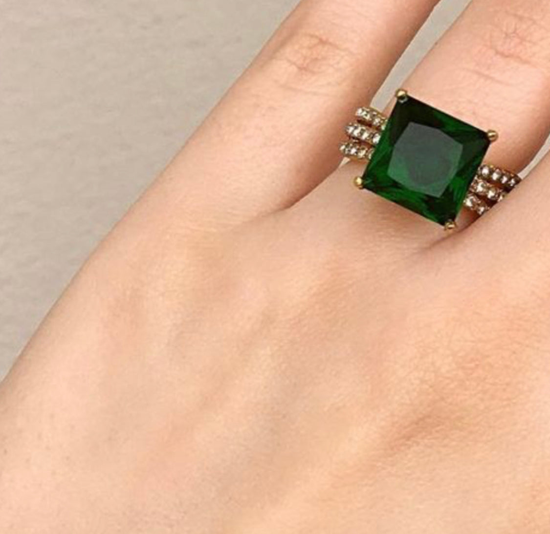 Deluxe Ring (EMERALD)