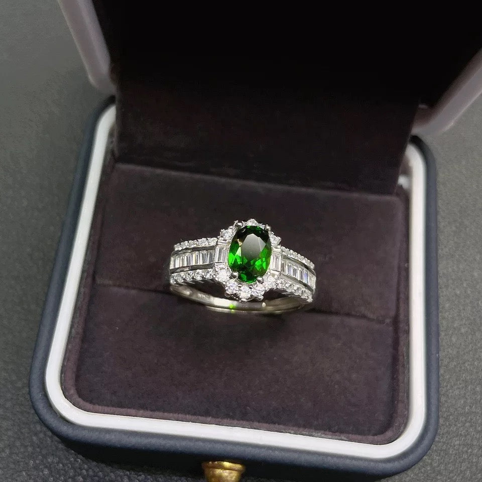 Oval Emerald midi Ring