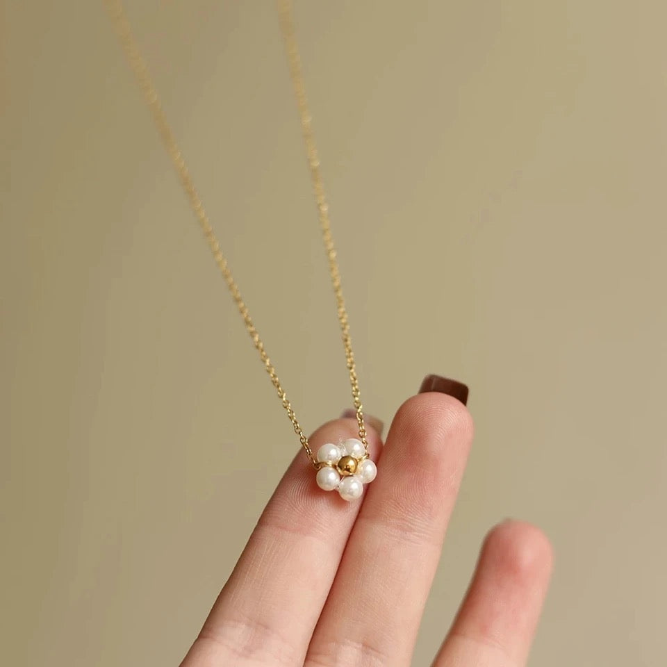 Daisy Pearl Necklace