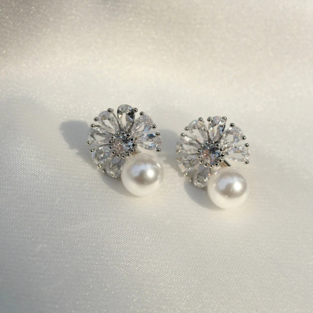 Mini floral pearls studs