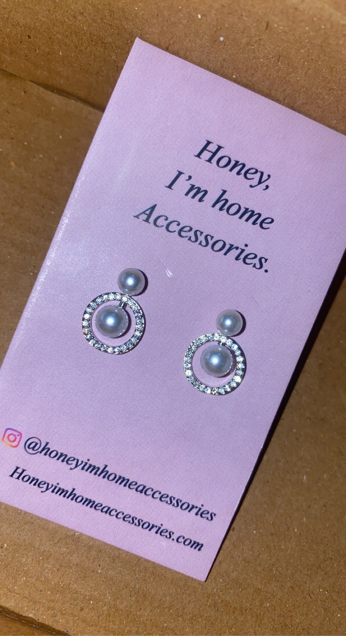 Pearly circle Studs