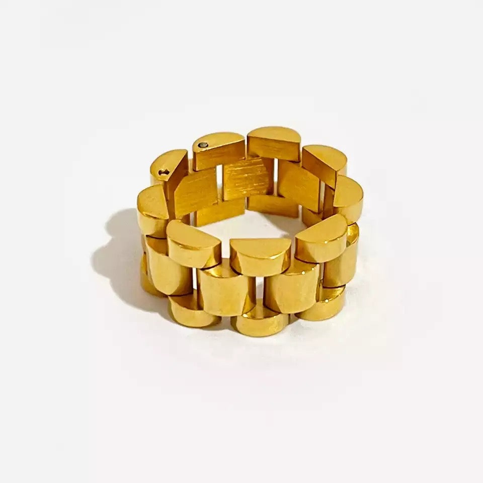 Bold Clasp Ring