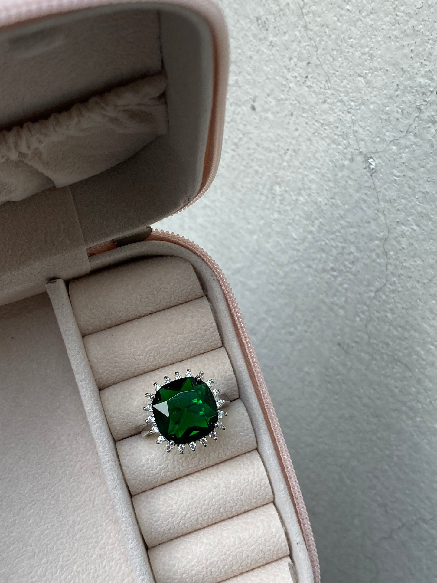 Emerald dangle Ring