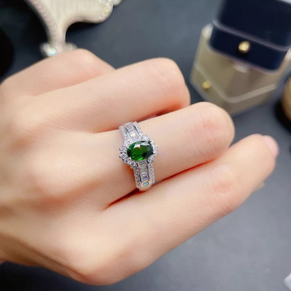 Oval Emerald midi Ring